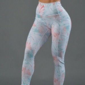Buff Bunny Luna Legging - Island Print
